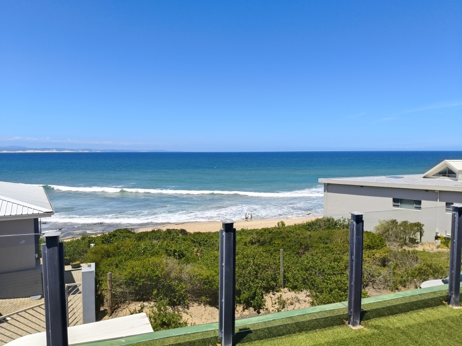 4 Bedroom Property for Sale in Wavecrest Eastern Cape